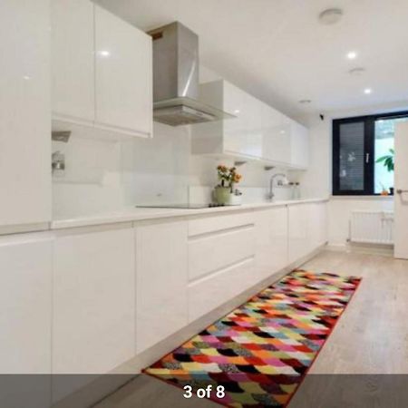 London Holiday Home Newly Refurbished - Entire 4 Bedroom Private House With Kitchen, Living Room & Private Garden - 1 Cape House London, Within 30 Mins From Central London, London Bridge & Canary Wharf Exteriör bild