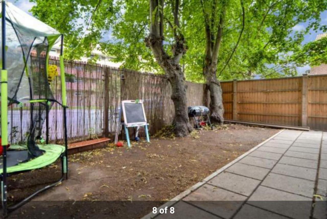 London Holiday Home Newly Refurbished - Entire 4 Bedroom Private House With Kitchen, Living Room & Private Garden - 1 Cape House London, Within 30 Mins From Central London, London Bridge & Canary Wharf Exteriör bild